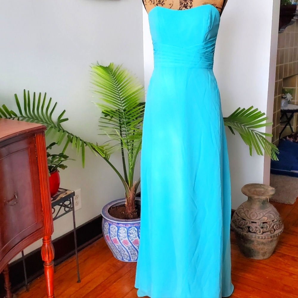 Turquoise Strapless Elegance